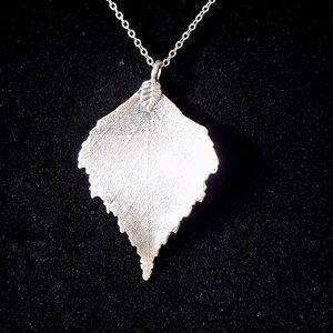 Metal leave long necklace with extender